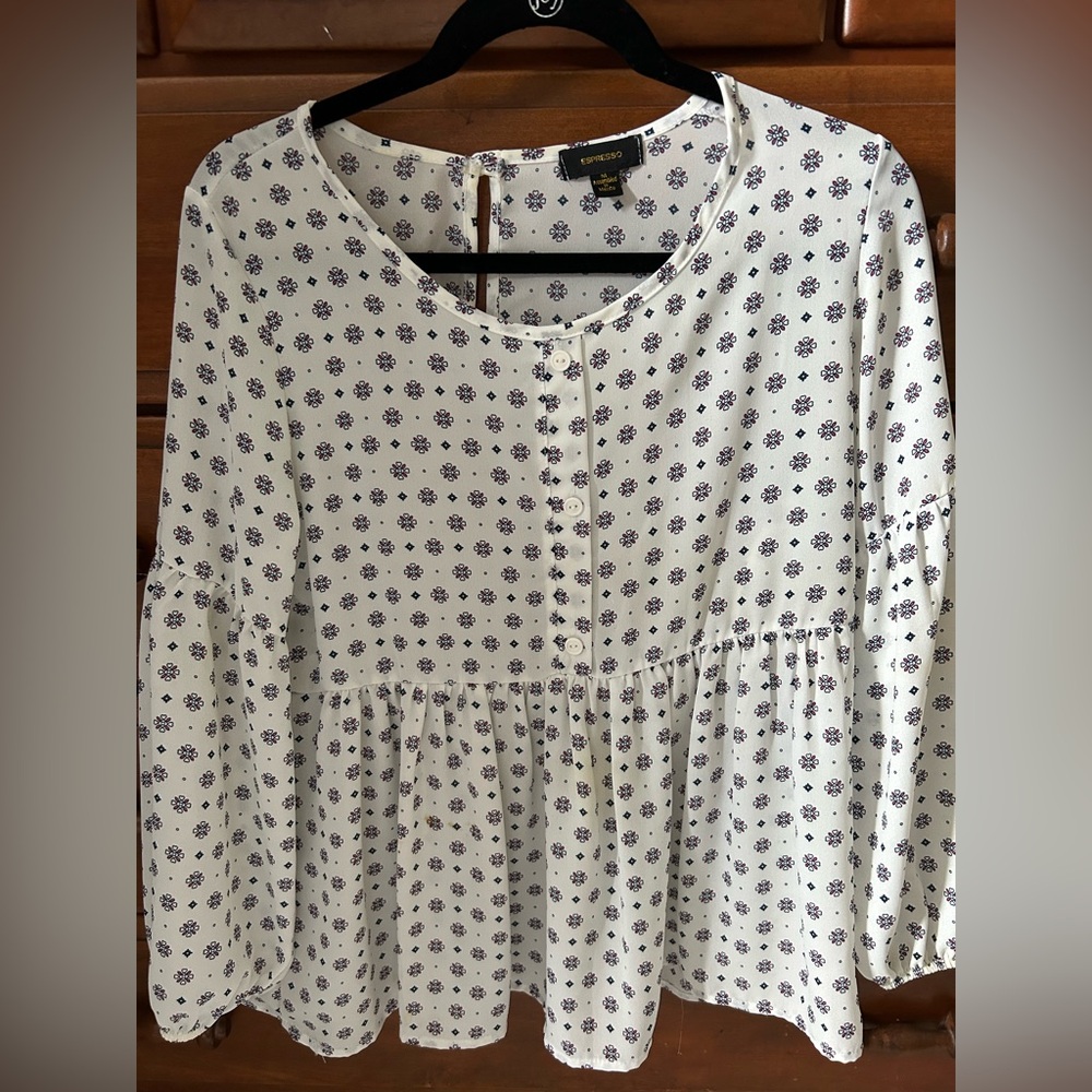 Women top- brand: Espresso- size: medium- long sleeve- three decorative buttons